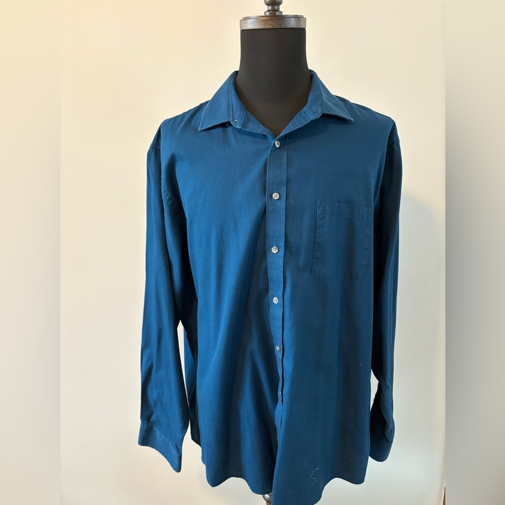 Very nice, worn only few times. Looks great with or without tie. 18 1/2 * 36/37